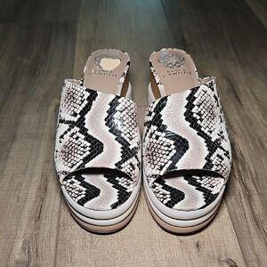 Vince Camuto Taupe Snakeskin Print Pendrea Wedges Size 8